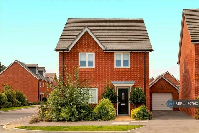 4 Bedroom Detached House To Rent In Hunstanton Drive, Binfield, Bracknell, RG42