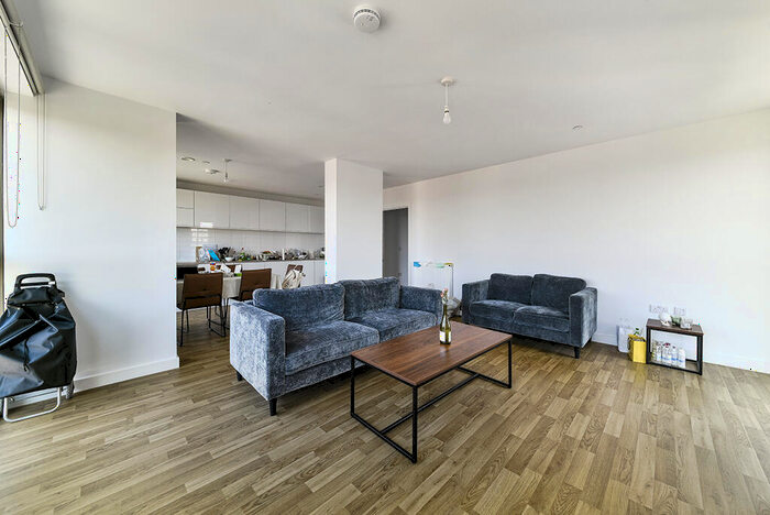 3 Bedroom Apartment To Rent In Apex Gardens, Seven Sisters London, N15