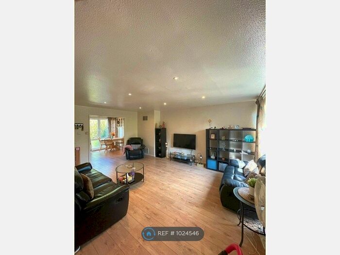 4 Bedroom Terraced House To Rent In Turnpike Link, Croydon, CR0
