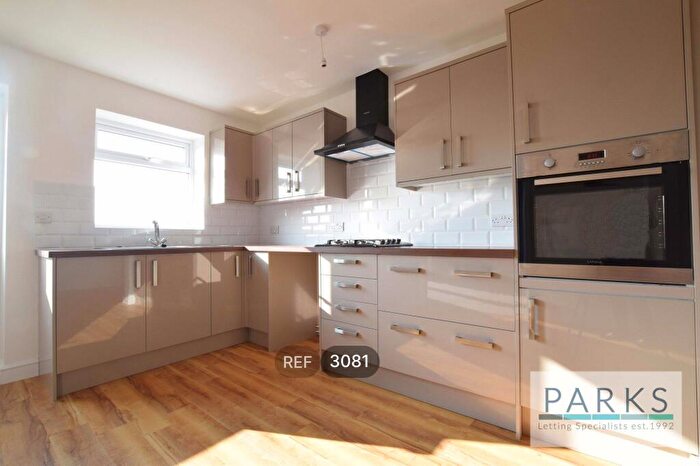 4 Bedroom Semi-Detached House To Rent In , Brownleaf Road, Brighton, BN2