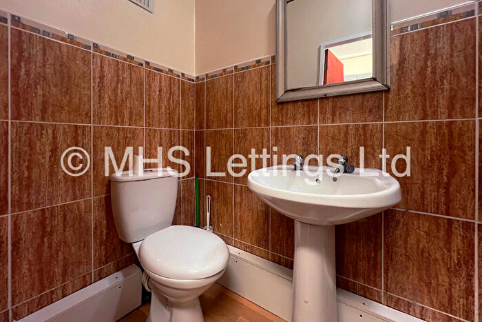 1 Bedroom Flat To Rent In Flat, Moorland Road, Leeds, LS6