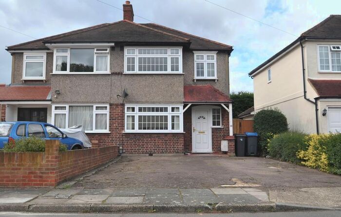 3 Bedroom Semi-Detached House To Rent In Barnsbury Close, New Malden, KT3