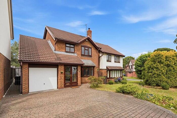 3 Bedroom Detached House For Sale In Thetford Close, Macclesfield, SK10