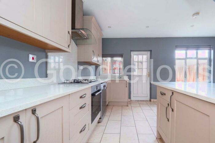 2 Bedroom Semi-Detached House To Rent In Collingwood Road, SM1