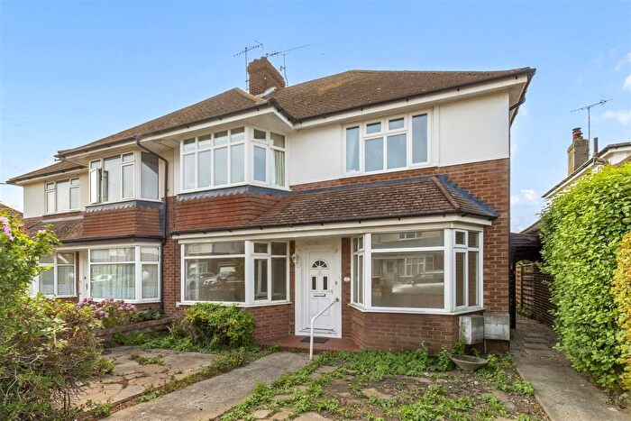 2 Bedroom Flat For Sale In Chesham Close, Goring-By-Sea, BN12