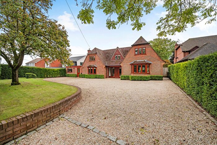5 Bedroom Detached House For Sale In Pangbourne Road, Upper Basildon, Reading, Berkshire, RG8