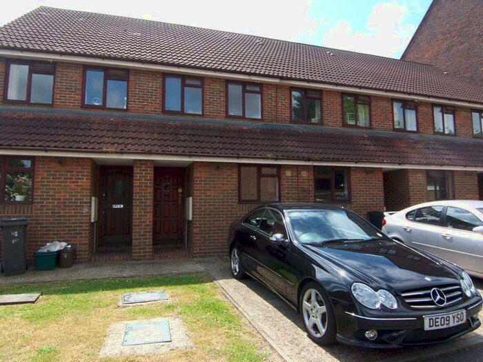 3 Bedroom House To Rent In Jacaranda Close Acacia Grove New Malden, KT3
