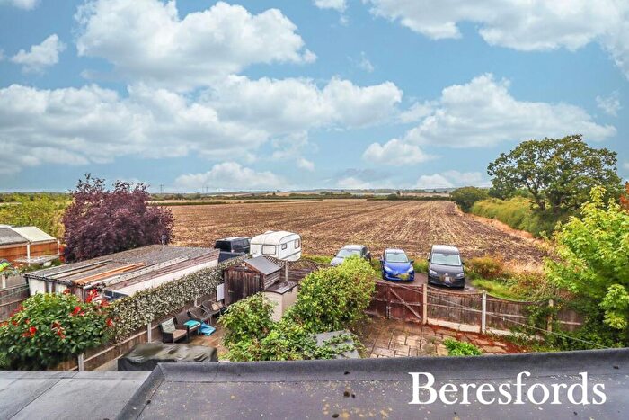 3 Bedroom End Of Terrace House For Sale In St. Marys Lane, North Ockendon, RM14