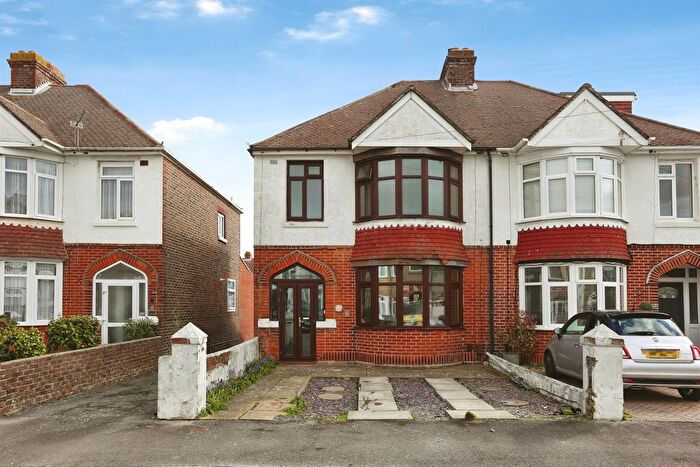 3 Bedroom Semi Detached House For Sale In Brighton Avenue, Gosport, PO12