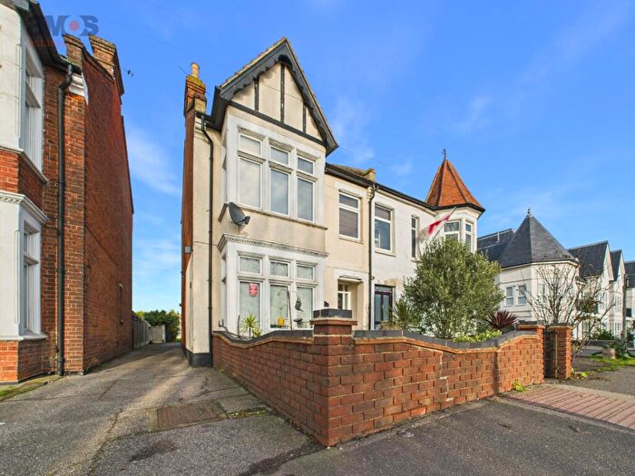 2 Bedroom Flat For Sale In London Road, Hadleigh, Essex, SS7