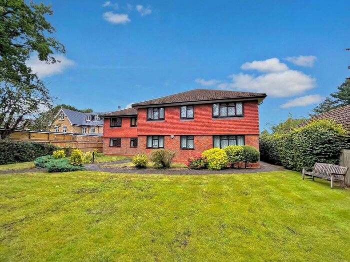 2 Bedroom Apartment To Rent In Tudor Park, Amersham, Buckinghamshire, HP6