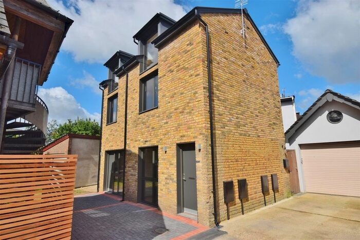 1 Bedroom Flat To Rent In Lavender Mews, Hampton Hill, TW12