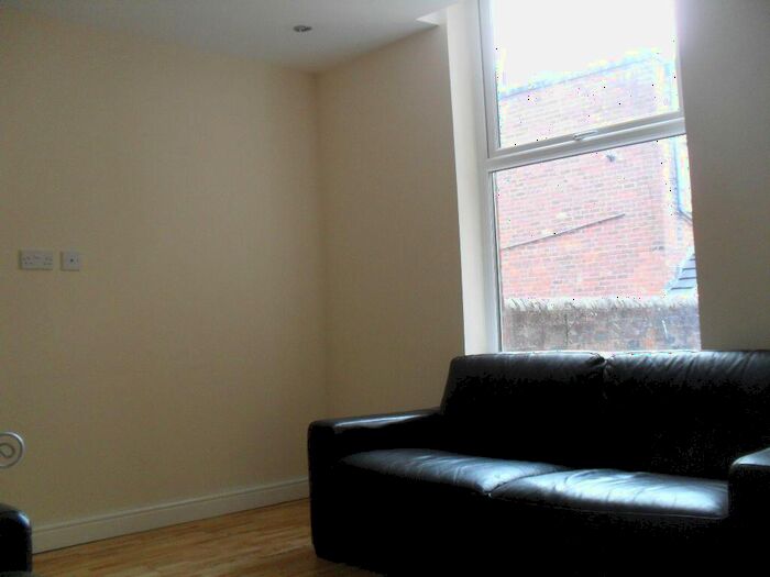 6 Bedroom Terraced House To Rent In Burrow Road, Preston, PR1