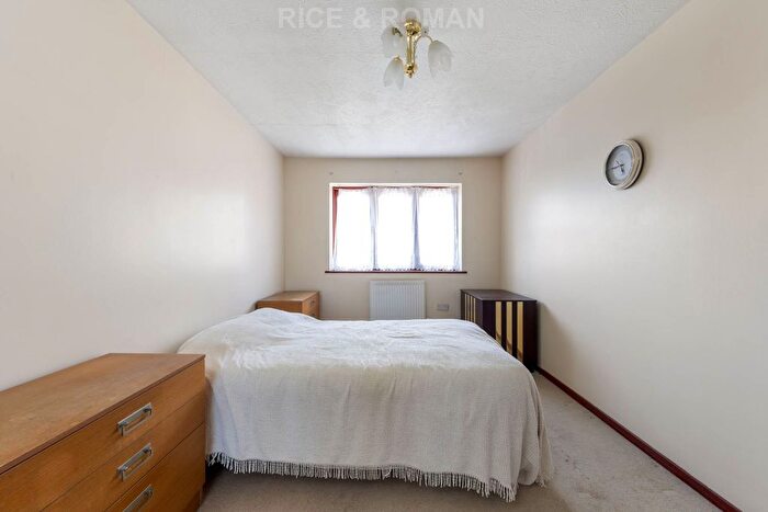 2 Bedroom Flat For Sale In Cloister House, Wimbledon, SW19