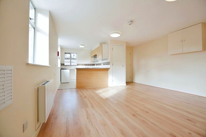 Studio To Rent In Bell Green, London, SE26