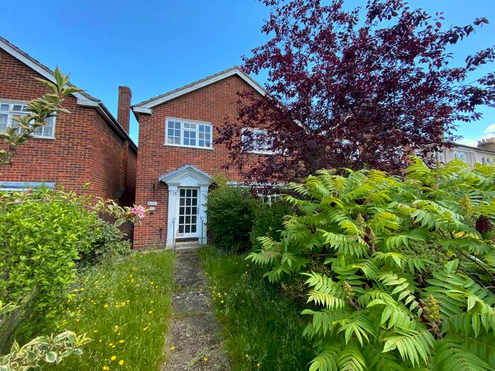 4 Bedroom Detached House To Rent In Hainault Road, Chigwell, IG7