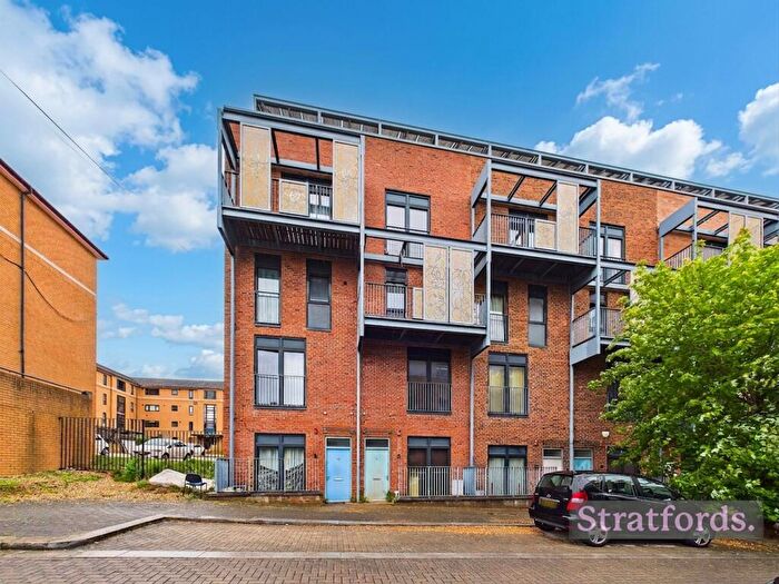 4 Bedroom Town House To Rent In Amelia's Lane, Campbell Park, MK9