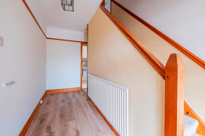4 Bedroom Detached House For Sale In Furzebrook Road, Wareham, BH20 - Photo 11