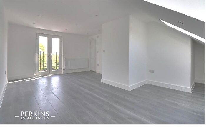 4 Bedroom Semi-Detached House To Rent In Greenford, UB6
