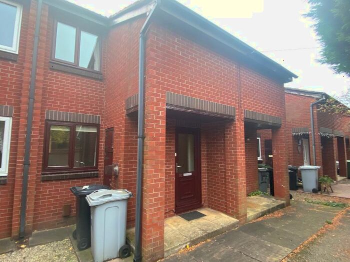 2 Bedroom Mews To Rent In St Edward's Close, Macclesfield, SK11