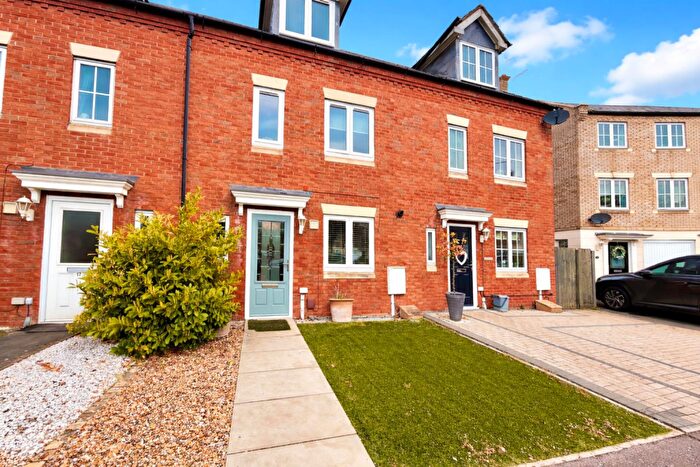 4 Bedroom Town House For Sale In Baines Way, Grange Park, Northampton, NN4