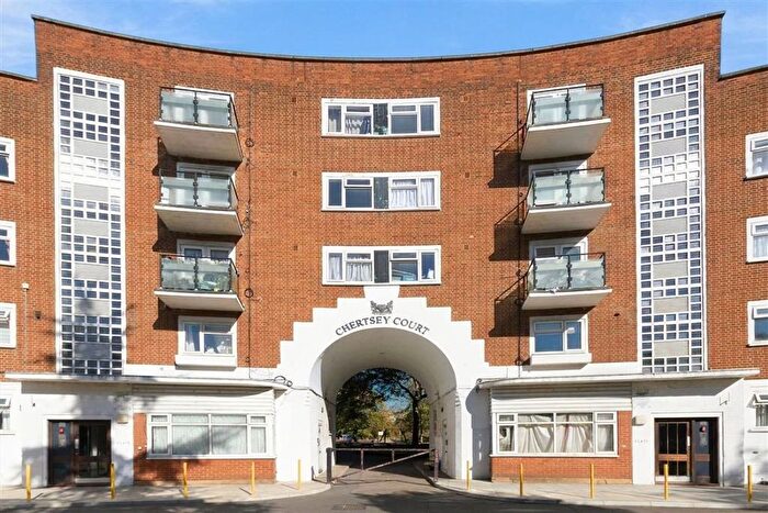 2 Bedroom Flat For Sale In Clifford Avenue, East Sheen, SW14