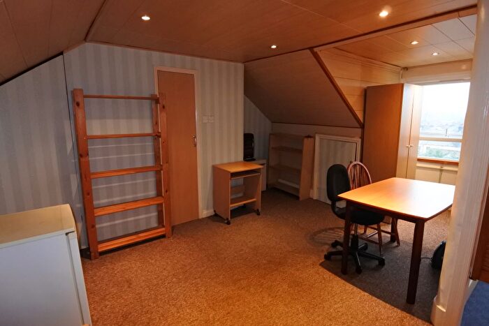 Studio To Rent In High Road, Willesden, NW10