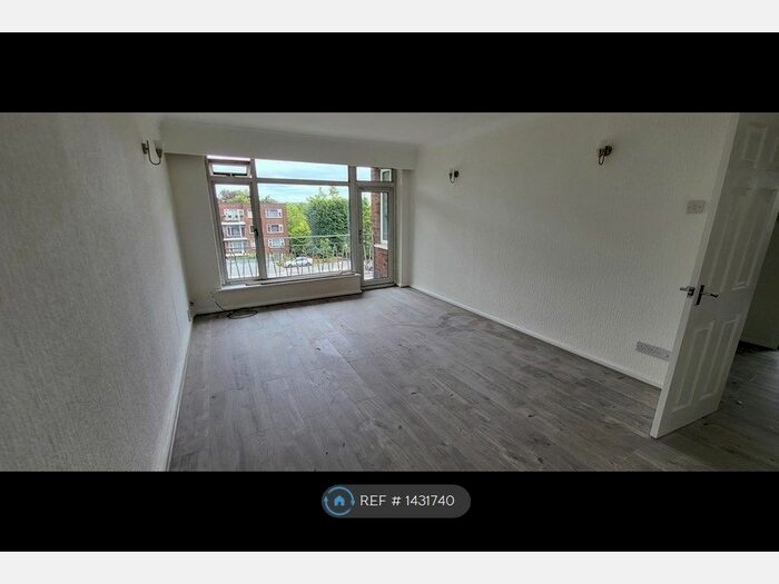 2 Bedroom Flat To Rent In Brooklands Court, Manchester, M8