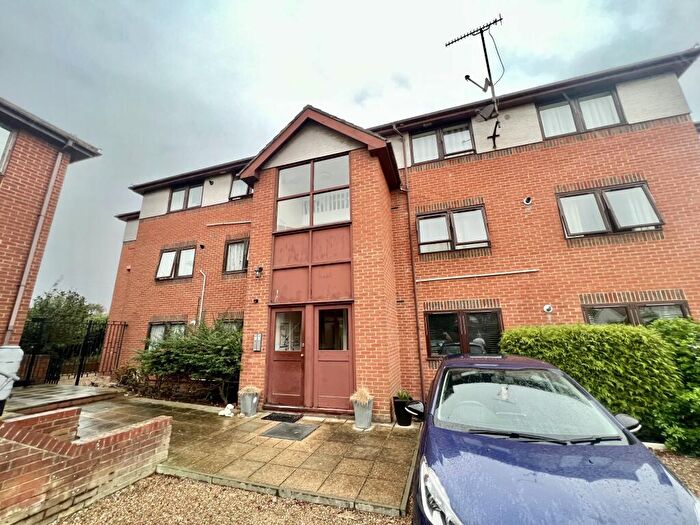 2 Bedroom Flat To Rent In George Hill Road, Broadstairs, Kent, CT10