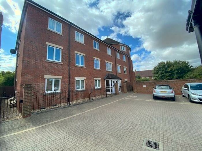 3 Bedroom Apartment To Rent In Michaels Mews, Fairford Leys, Aylesbury, HP19