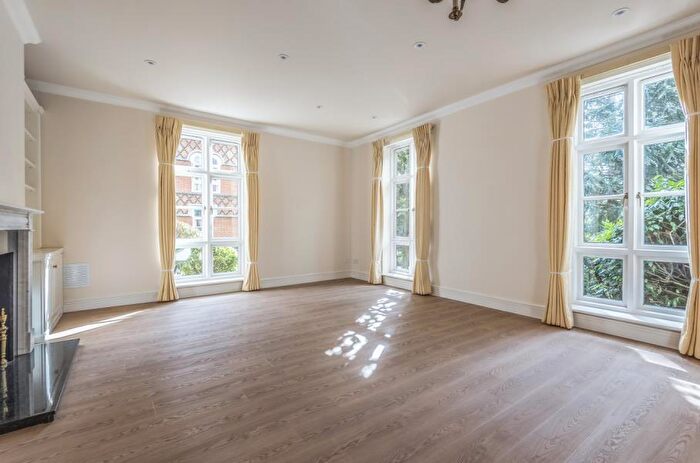 2 Bedroom Apartment To Rent In Virginia Park, Virginia Water, GU25