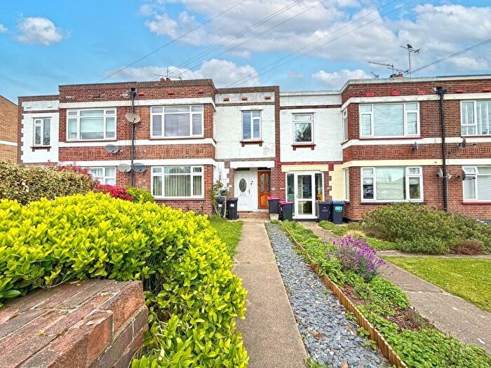 3 Bedroom Flat For Sale In London Road, Leigh-On-Sea, Essex, SS9