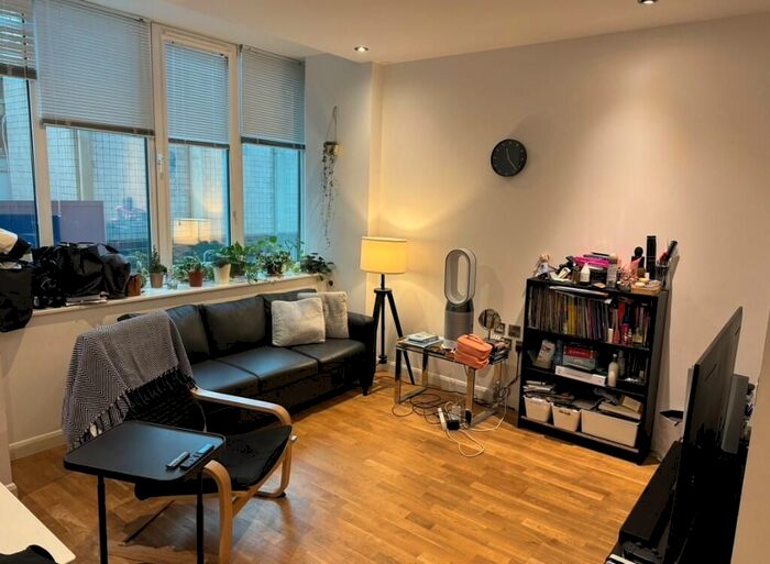 2 Bedroom Flat To Rent In Emerald House, Lansdowne Road, CR0