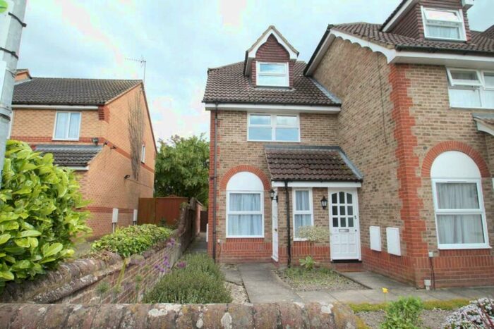 2 Bedroom Flat To Rent In School Lane, Eaton Bray, LU6