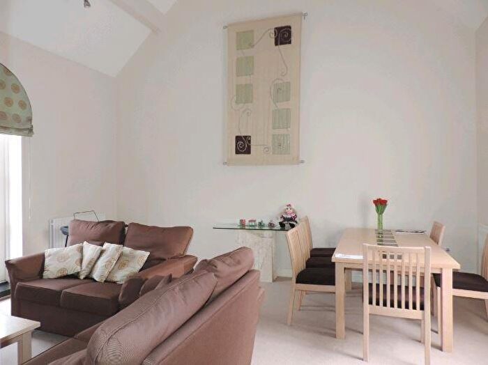 2 Bedroom Mews To Rent In Old Station Yard Abingdon, OX14