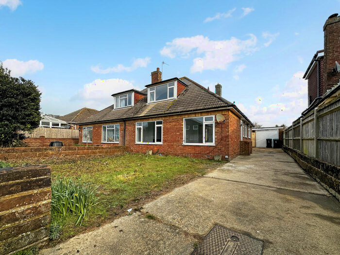3 Bedroom Bungalow To Rent In Chiltington Way, BN2