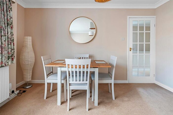 2 Bedroom Maisonette For Sale In Master Close, Oxted, RH8