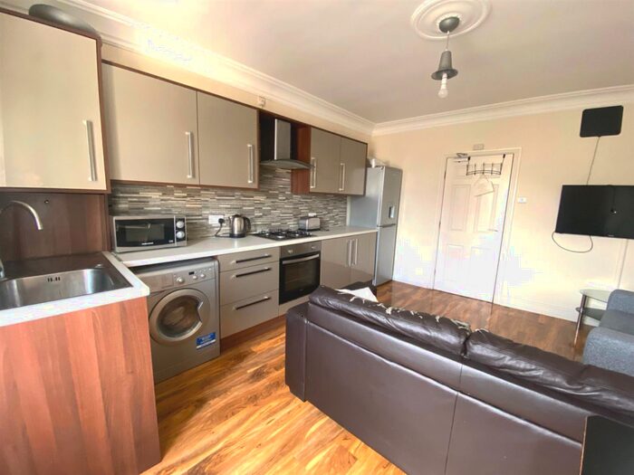 3 Bedroom Private Hall To Rent In A Castle Hill, Lancaster, LA1