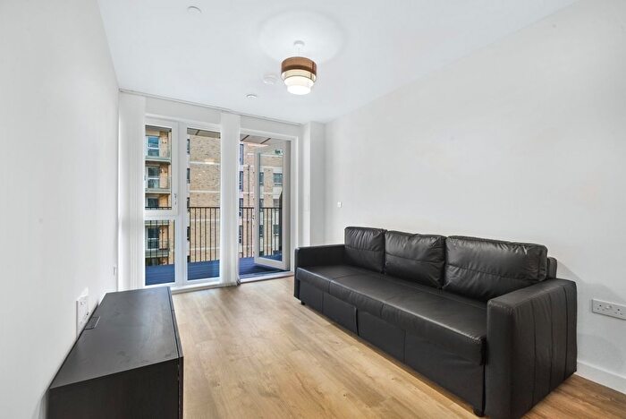 2 Bedroom Flat To Rent In North Woolwich Road, London, E16