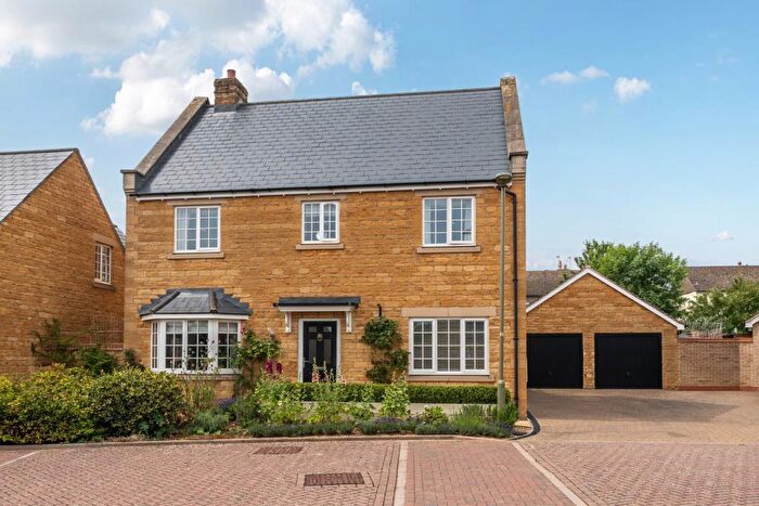 4 Bedroom Detached House For Sale In Chipping Norton, Oxfordshire, OX7