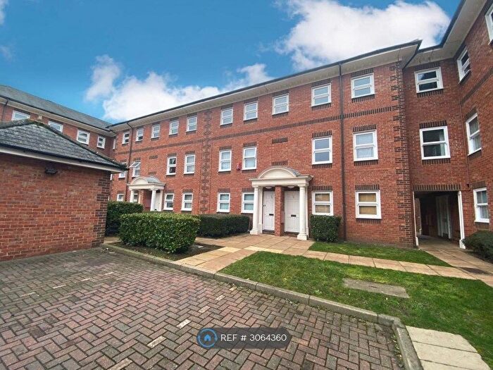 2 Bedroom Flat To Rent In Ashburnham Road, Bedford, MK40