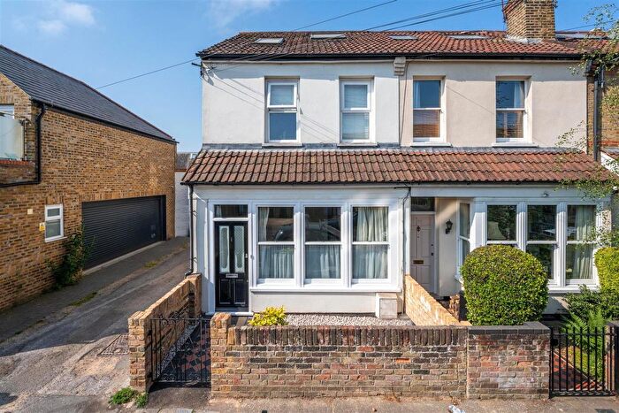 2 Bedroom Flat To Rent In Holly Road, Hampton Hill, TW12