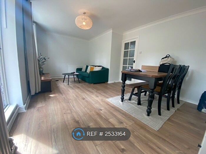 3 Bedroom Flat To Rent In Bromfelde Road, London, SW4