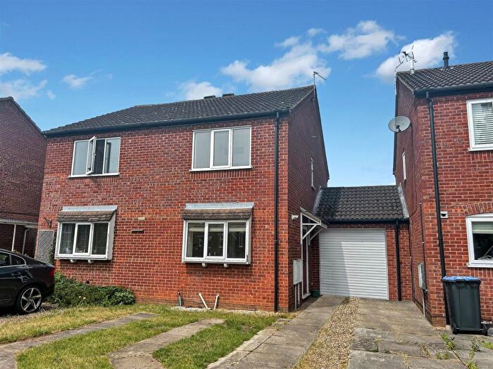 2 Bedroom Semi-Detached House To Rent In Manston Drive, Wellesbourne, CV35