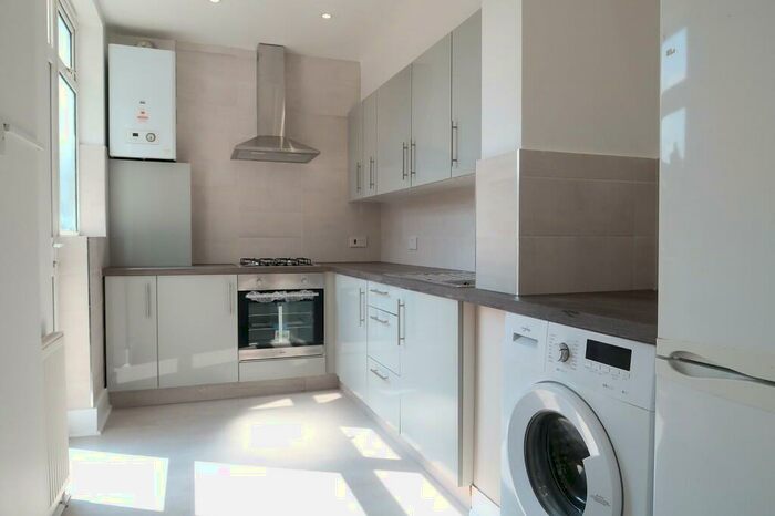 1 Bedroom Flat To Rent In Commonwealth Road, N17