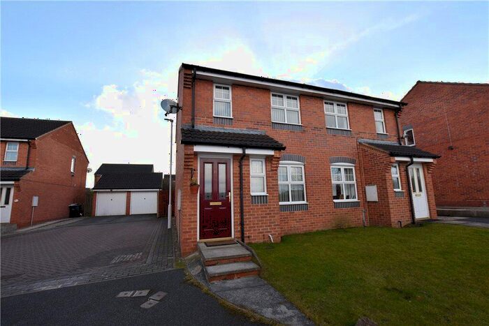 3 Bedroom Semi-Detached House To Rent In Badminton View, Leeds, LS10