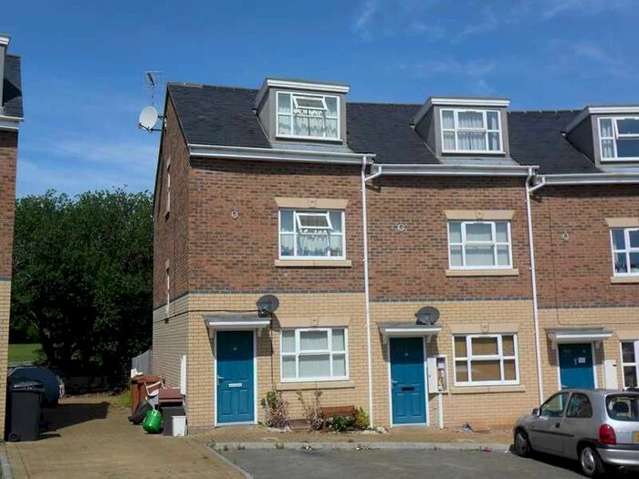 3 Bedroom Semi-Detached House To Rent In The Crescent, Wellingborough, Northamptonshire., NN8