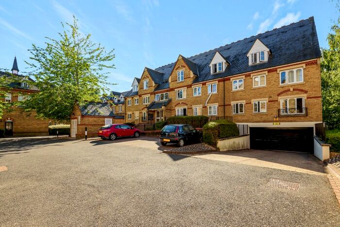 2 Bedroom Flat To Rent In Hallam Close, Watford, Hertfordshire, WD24