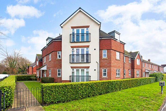 2 Bedroom Flat To Rent In Limes Close Redhill, RH1
