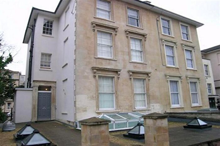 1 Bedroom Flat To Rent In Bedroom Top Floor Flat In Clifton, BS8